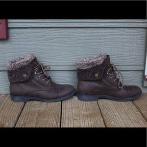 women’s combat boots!